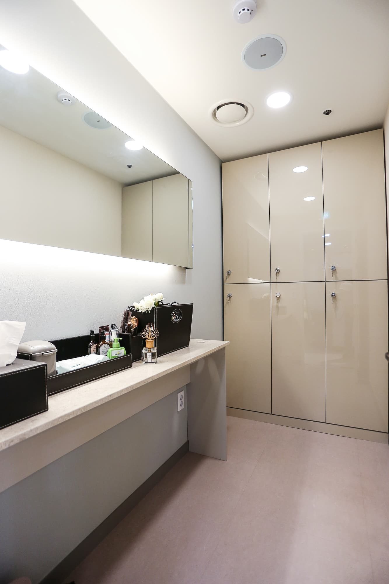 모코드 락커룸 & 파우더룸