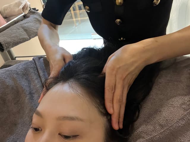두피 수기 관리 모습